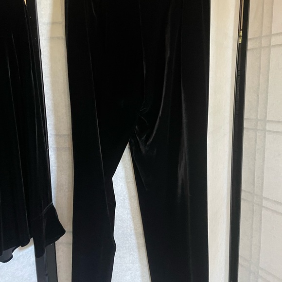 Stunning LAUREN by Ralph Lauren black Rayon pantsuit for the holidays. Size Med. - Picture 5 of 8